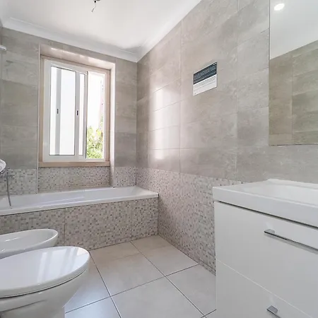 Apartament Houze Four Bedroom Near Zoo Lizbona
